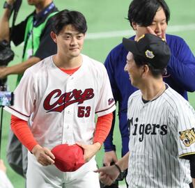 広島・岡本がまさかの大活躍！？　五回までに４度ランナーコーチ務める　初回は阪神・佐藤輝の特大弾を特等席で見届ける
