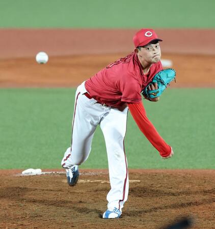 ８回、力投する岡本（撮影・山口登）