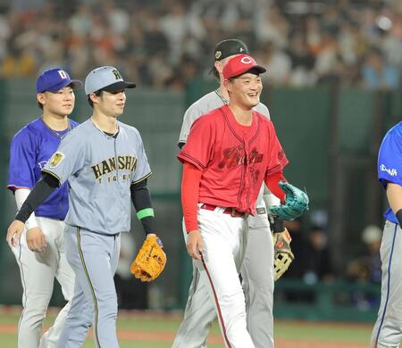 勝利後、笑顔を見せる岡本（撮影・西田忠信）