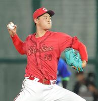 ８回から登板する岡本（撮影・西田忠信）