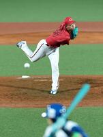 ８回、力投する岡本（撮影・山口登）