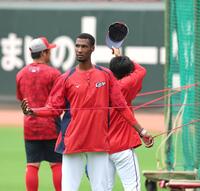 トレーニングするアドゥワ（撮影・北村雅宏）