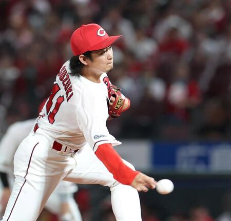 ４回から登板する鈴木（撮影・北村雅宏）