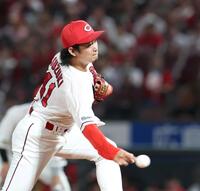 ４回から登板する鈴木（撮影・北村雅宏）