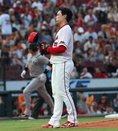 １回、ダルベックに先制３ランを浴びた栗林（撮影・北村雅宏）