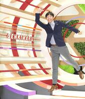 スタジオでジャンプする広島テレビ・小野宏樹アナウンサー（撮影・北村雅宏）
