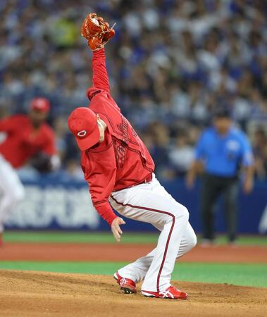 ５回、宮崎の打球を好捕する森下（撮影・石井剣太郎）