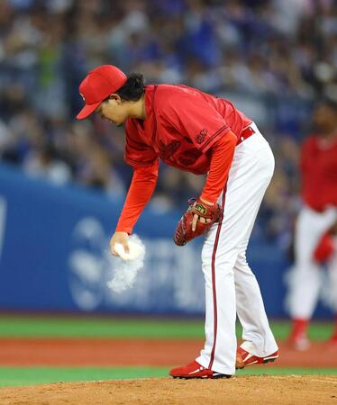 ４回、筒香に先制本塁打を許した鈴木（撮影・石井剣太郎）