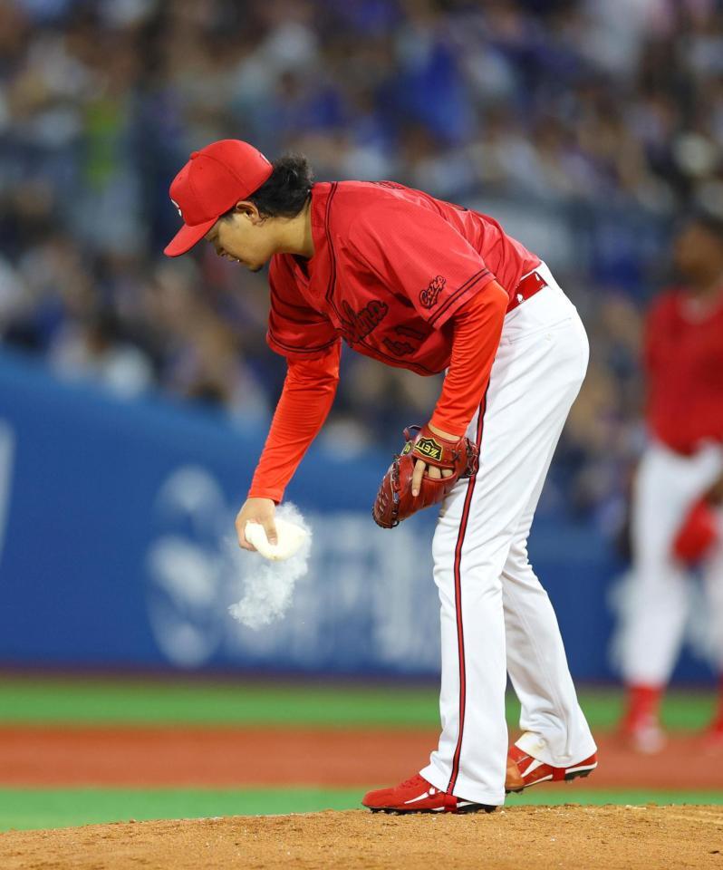 ４回、筒香に先制本塁打を許した鈴木（撮影・石井剣太郎）