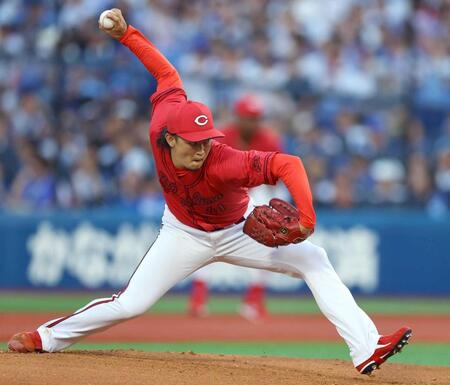 ６回１失点の力投を見せた広島先発の鈴木（撮影・石井剣太郎）