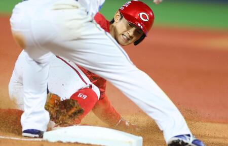 ８回、三盗を狙うもアウトとなる辰見（撮影・石井剣太郎）