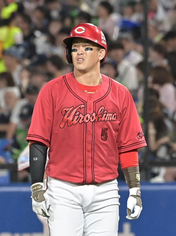 ４回、サードファールフライに打ち取られた小園（撮影・持木克友）
