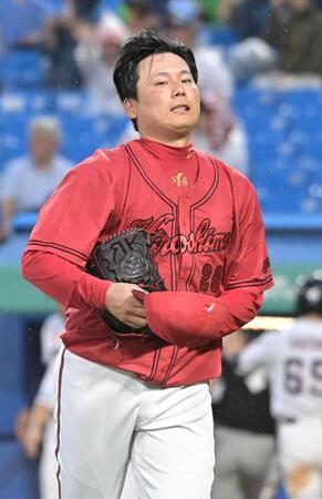 ４回７失点の栗林（撮影・持木克友）