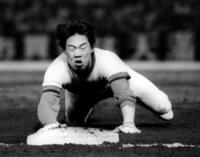 三塁にヘッドスライディングする現役時代の正田耕三氏＝１９８６年８月