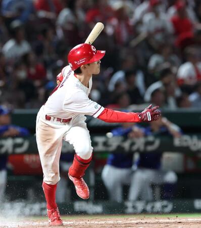 ７回、２点適時二塁打を放つ辰見（撮影・北村雅宏）