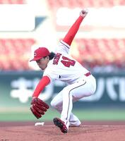 先発し力投する鈴木（撮影・北村雅宏）