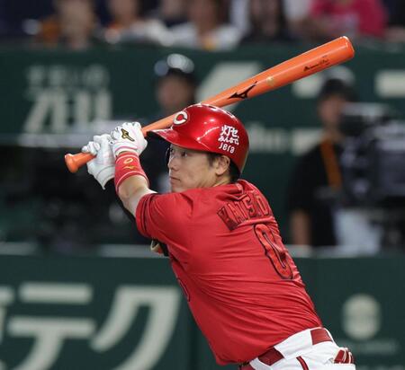 １回、勝田は左前打を放つ（撮影・佐々木彰尚）