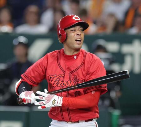 ５回、秋山は空振り三振に倒れる（撮影・佐々木彰尚）