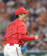 ６回、松本を空振り三振にしとめて叫ぶ森下（撮影・佐々木彰尚）