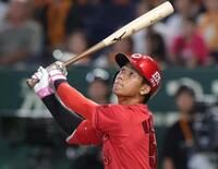 ３回、西川は三邪飛に倒れる（撮影・佐々木彰尚）