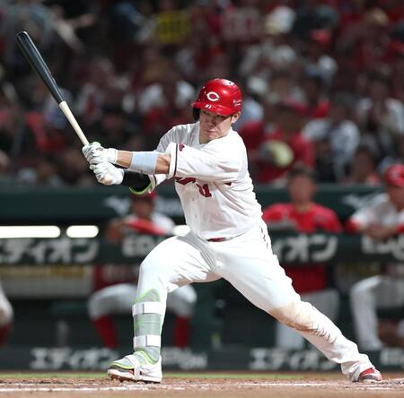 ５回、適時打を放つ坂倉（撮影・北村雅宏）