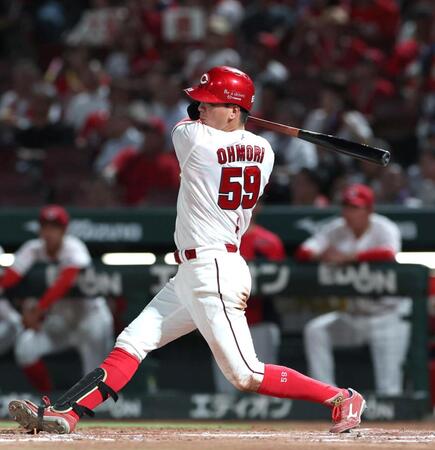 ５回、右前打を放つ大盛（撮影・北村雅宏）