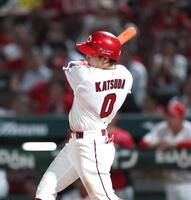 ５回、適時打を放つ勝田（撮影・北村雅宏）