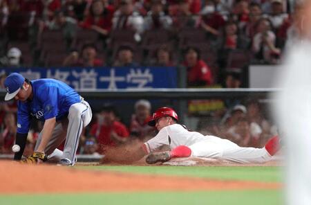 ５回、勝ち越しとなる内野安打を放つ大盛（撮影・北村雅宏）