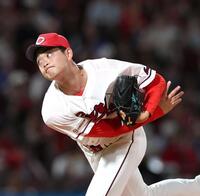 ７回から登板する岡本（撮影・北村雅宏）