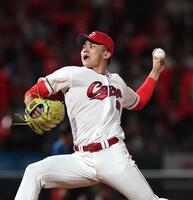 ７回途中から登板する辻（撮影・北村雅宏）