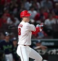 ３回、中前打を放つ森下（撮影・北村雅宏）