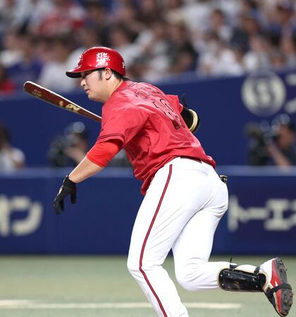 ３回、内野安打を放つ床田（撮影・北村雅宏）