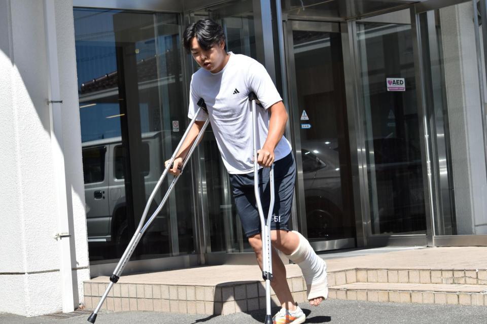 左足首骨折からのリハビリを開始した平川