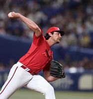７回から登板するターノック（撮影・北村雅宏）