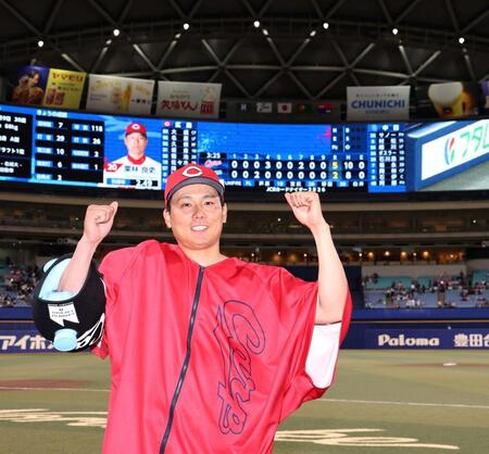 ６勝目を挙げ、ポーズをとる栗林（撮影・北村雅宏）