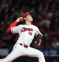 １０回から登板する岡本（撮影・北村雅宏）