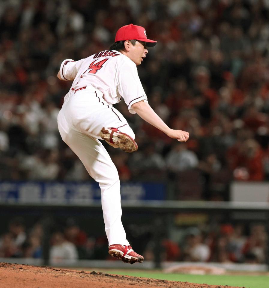 ７回から登板し力投する大瀬良（撮影・北村雅宏）