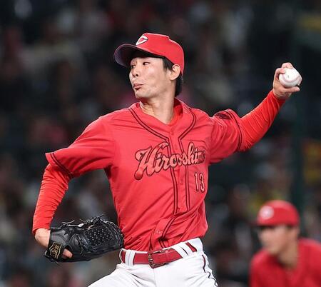 ９回から登板する広島・森浦大輔＝甲子園（撮影・西田忠信）