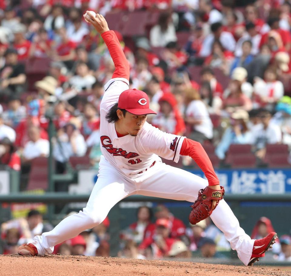 ６回から登板する鈴木（撮影・北村雅宏）