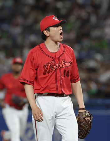 ６回、岩田を見逃し三振にしとめ叫ぶ大瀬良（撮影・佐々木彰尚）