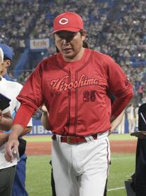 広島・新井監督　打線組み替え「（坂倉）の疲労面を考慮して」　リーグＶ消滅も「残り試合も少ない、一戦必勝と思ってやる」