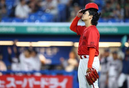 ５回、長岡に適時二塁打を許した鈴木（撮影・石井剣太郎）