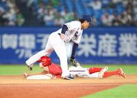 ９回、二盗を決める辰見（撮影・石井剣太郎）