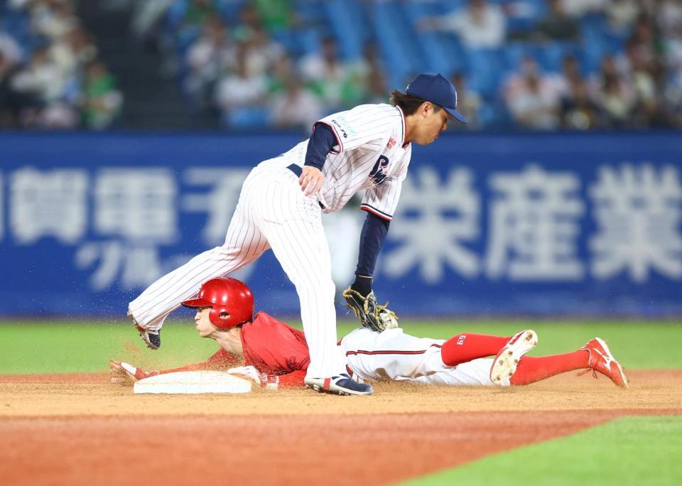 ９回、二盗を決める辰見（撮影・石井剣太郎）