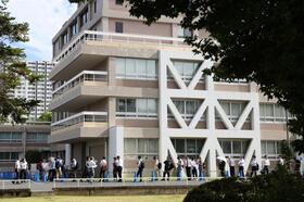 広島選手にゾンビたばこ提供の被告初公判に傍聴券求め１５０人超　整理券配開始布時間を早める措置
