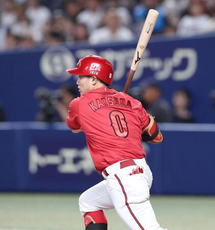 ３回、右前打を放つ勝田（撮影・北村雅宏）