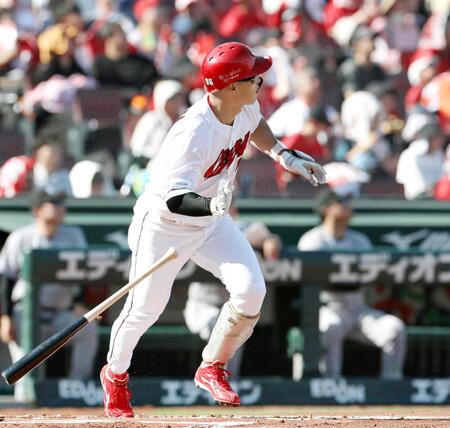 １回、先頭打者弾を放つ中村奨（撮影・北村雅宏）