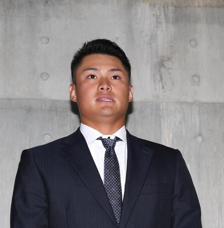 自由契約となり、取材に応じる田村（撮影・北村雅宏）