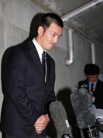 自由契約となり、取材に応じる矢野（撮影・北村雅宏）