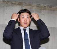 自由契約となり、取材に応じる広島・小園海斗＝マツダ（撮影・北村雅宏）